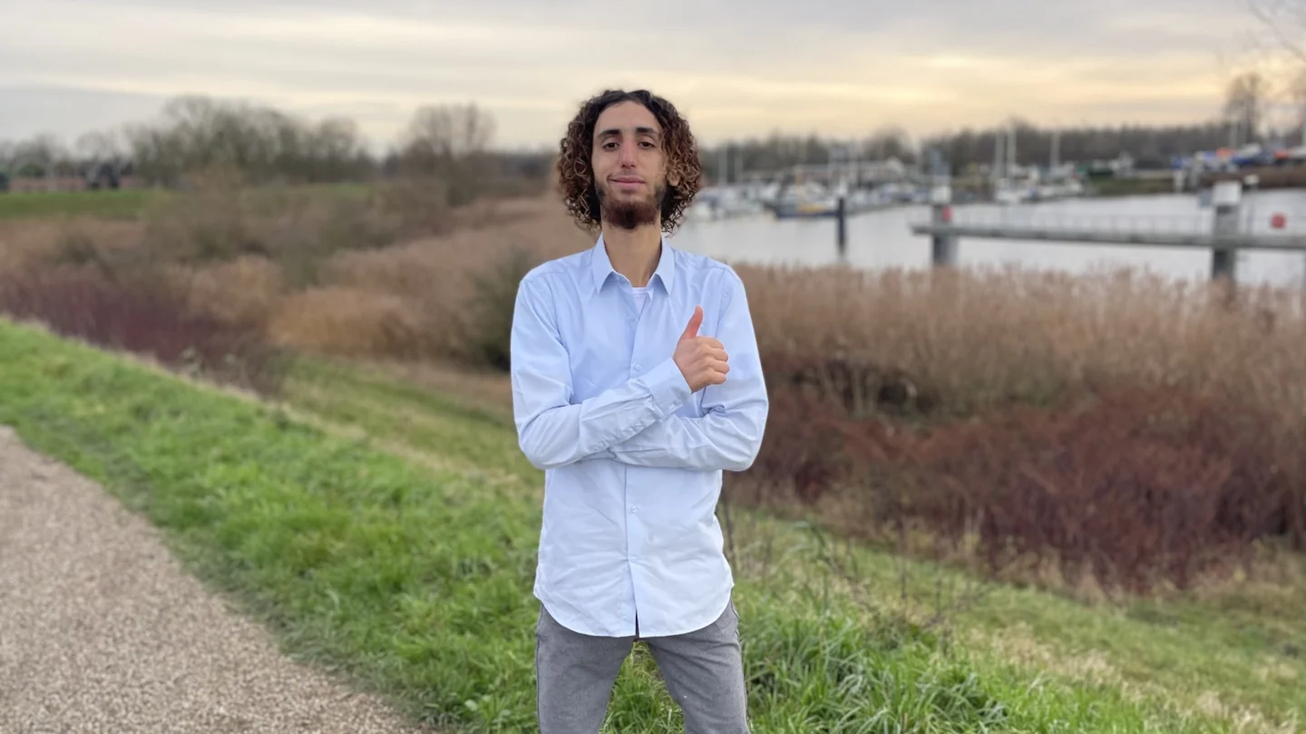 Mohamed Badi finisht als eerste